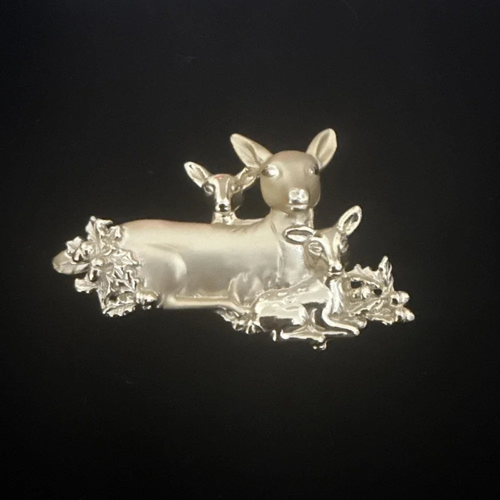 Vintage Danecraft Deer Fawn Doe Brooch 1980s Brushed Gold Tone Pin Signed